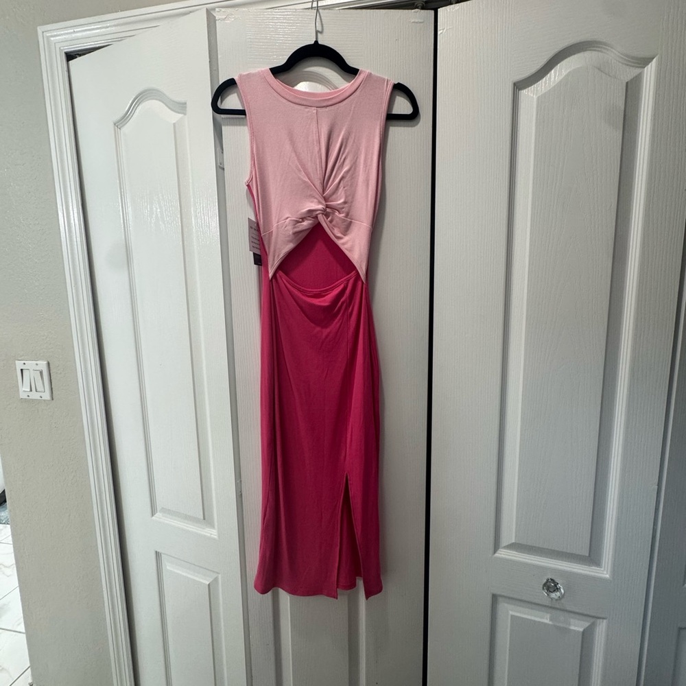 Chic Pink Twist Front Midi Dress